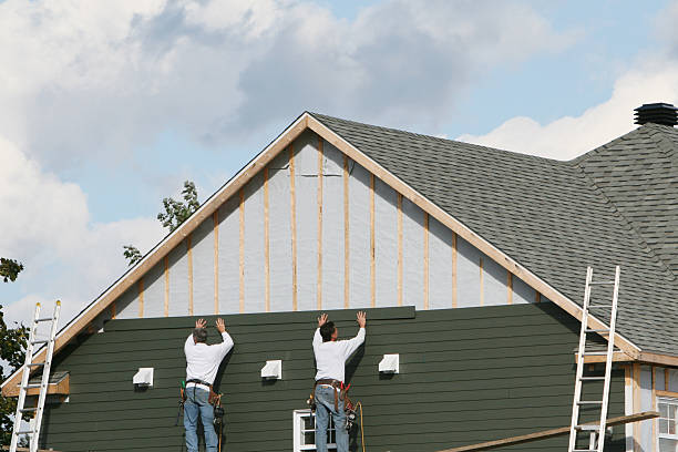 Professional Siding Installation technician working in Florence, SC